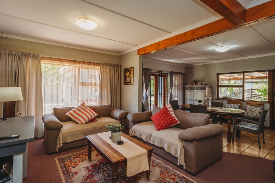 5 Bedroom Property for Sale in Heatherlands Western Cape